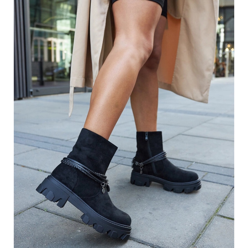 Bottines noires avec bracelet décoratif 2