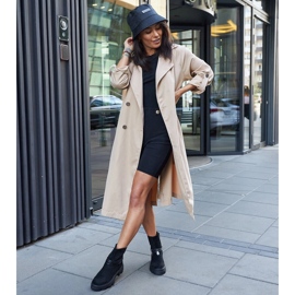 Bottines noires avec bracelet décoratif 1