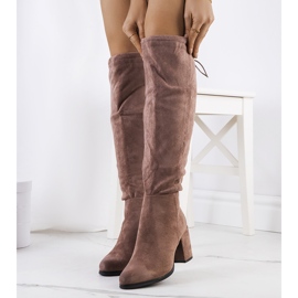 PA1 Bottes à talons en daim beige foncé de Georgie 1