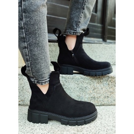 Bottes noires pour femmes sur la plate-forme 1