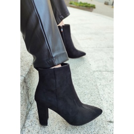 Bottes classiques pour femmes en daim sur le poteau beige 10