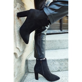 Bottes classiques pour femmes en daim sur le poteau beige 11