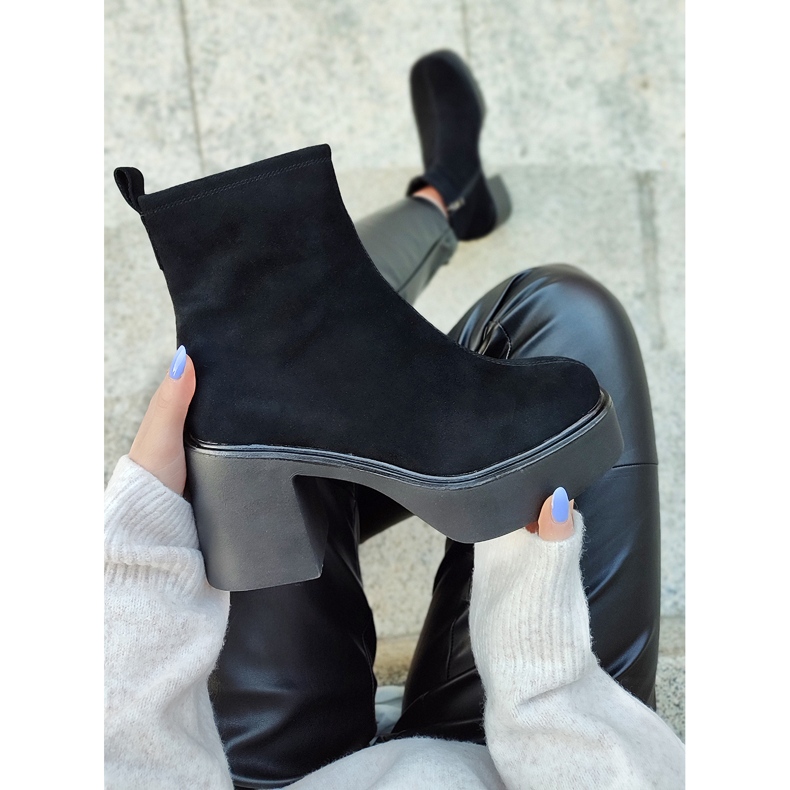 Bottines noires pour femmes en cuir naturel avec plateforme à talon haut le noir 2 Bottines noires pour femmes en cuir naturel avec plateforme à talon haut le noir 2