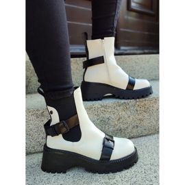 Baggies femme blanches avec boucles 2