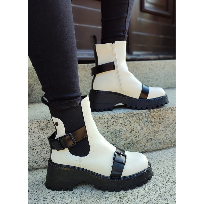 Baggies femme blanches avec boucles 2