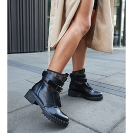 Boots noires avec bride Domus décorative 2