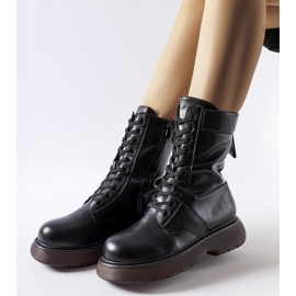 Bottes isolées noires avec semelle marron Beata 1