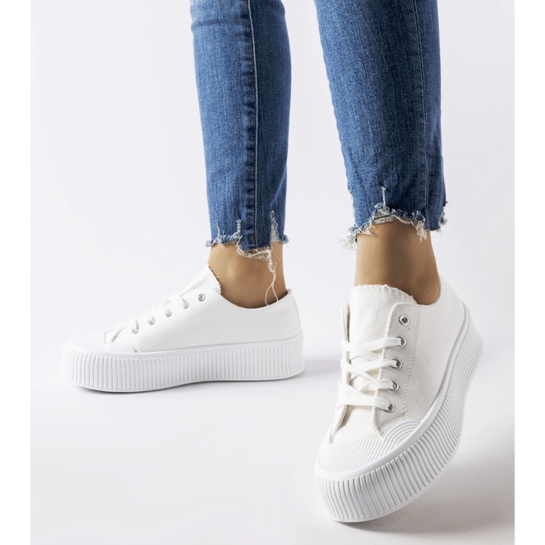 Baskets blanches sur une épaisse plateforme Fortunata 1