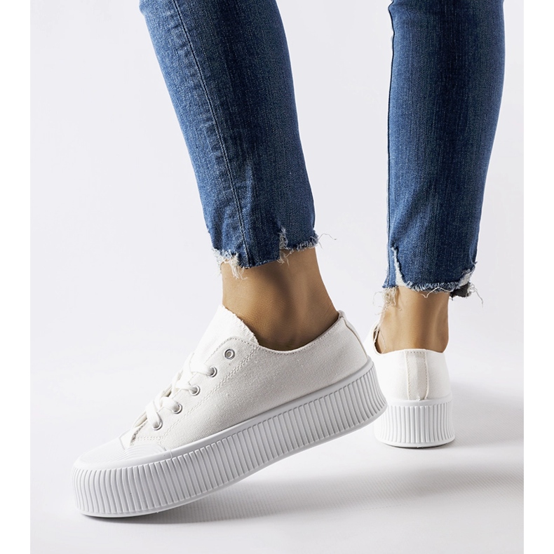 Baskets blanches sur une épaisse plateforme Fortunata 2