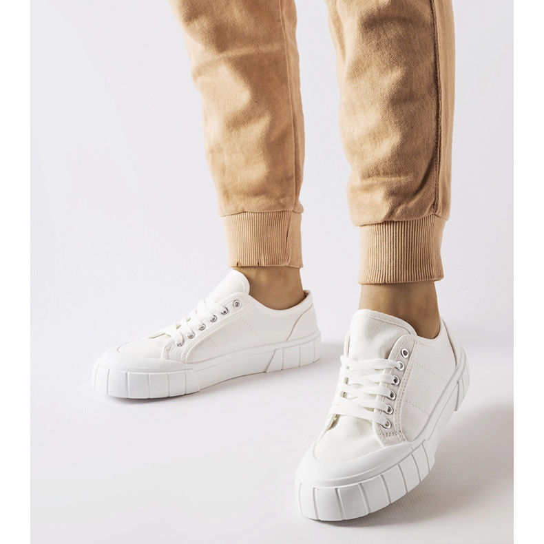 Baskets blanches sur une épaisse plateforme Egidio 1