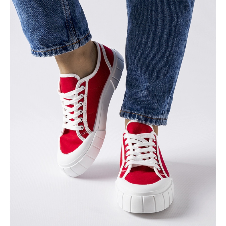 Baskets rouges sur une épaisse plateforme Egidio 1