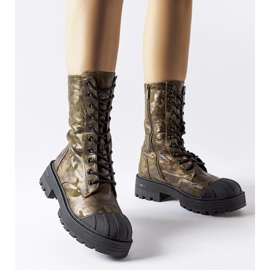 Bottes de travail isolées vertes camouflage de Cardinale 1