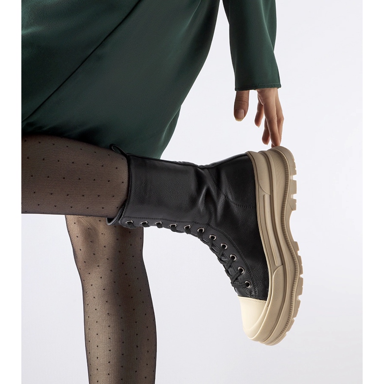 Chaussures isolées noires à semelle épaisse Giselda le noir 1