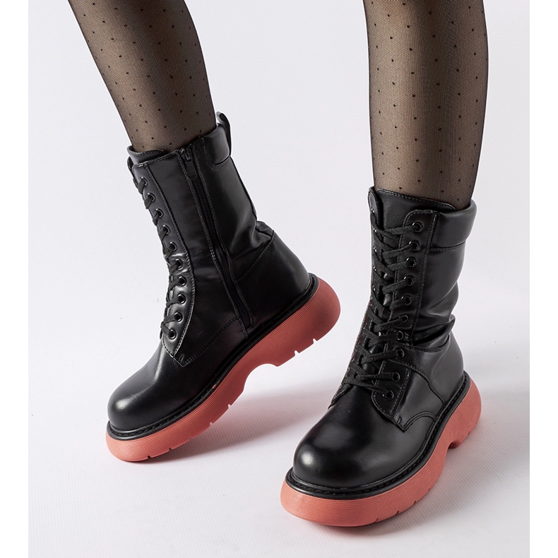 Bottes isolées noires avec semelle Beata rose le noir 1