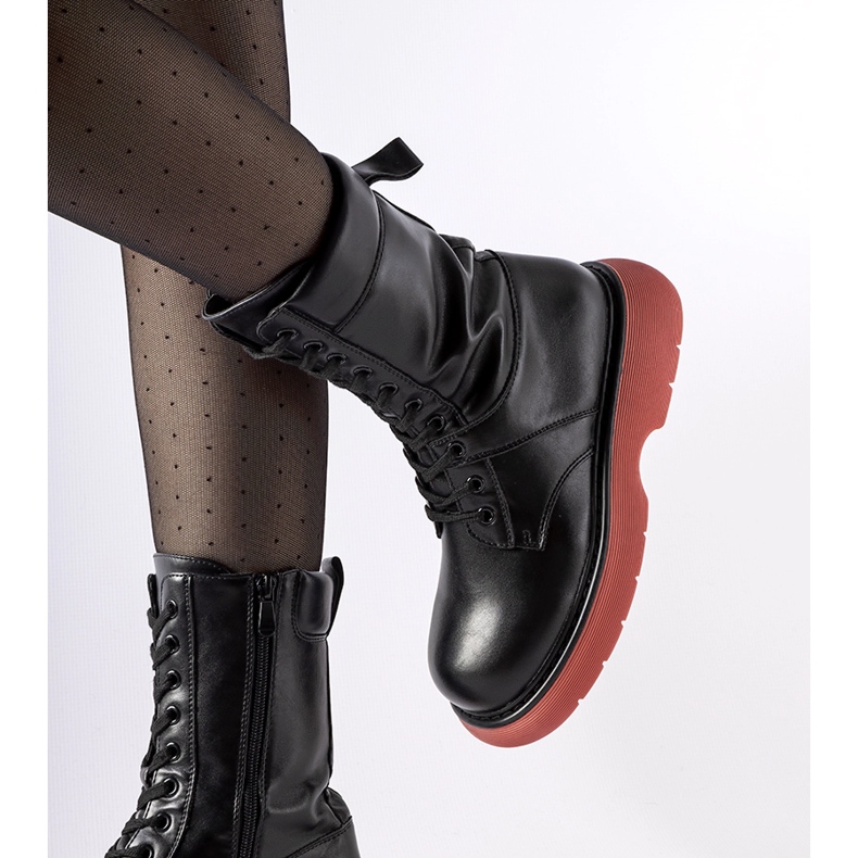 Bottes isolées noires avec semelle Beata rose le noir 2