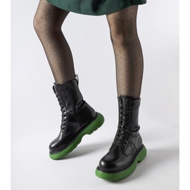 Bottes isolées noires avec semelle Beata verte 1