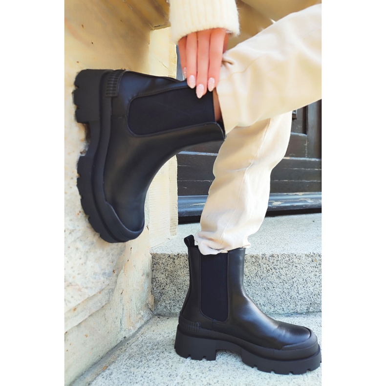 Bottes noires pour dames à semelle noire 1 Bottes noires pour dames à semelle noire 1