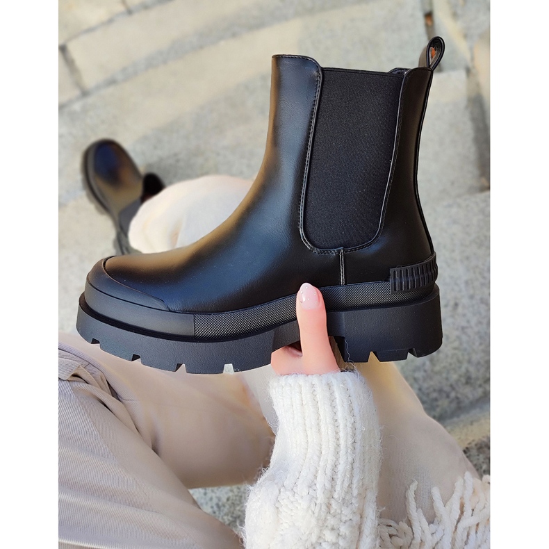 Bottes noires pour dames à semelle noire 2 Bottes noires pour dames à semelle noire 2