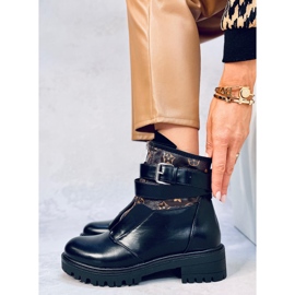 Bottes sur le protecteur Lovato Black noir 1