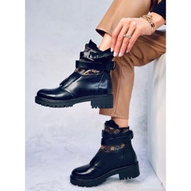Bottes sur le protecteur Lovato Black noir 2