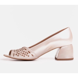 Marco Shoes Escarpins beiges à devant perforé décoratif 1 Marco Shoes Escarpins beiges à devant perforé décoratif 1