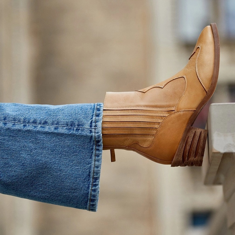 Marco Shoes Bottes de cowboy en cuir polies à la main avec tiges larges en caoutchouc jaune 1