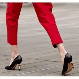 Marco Shoes Escarpins en cuir en cuir grainé souple avec pierres noir 1