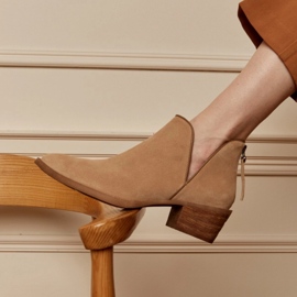 Marco Shoes Bottes en cuir naturel avec une coupe en V beige 1 Marco Shoes Bottes en cuir naturel avec une coupe en V beige 1