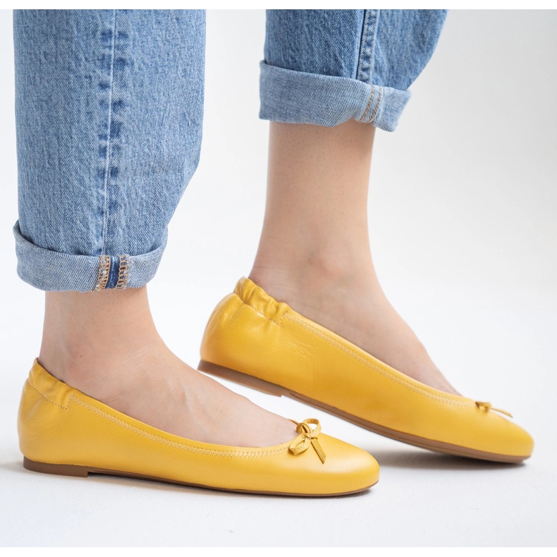 Marco Shoes Ballerines en cuir grainé délicat jaune 1