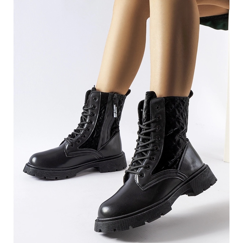 Boots noires ornées du matelassage Jalbert 1