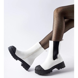 Bottes Porcigatone isolées classiques blanches 2