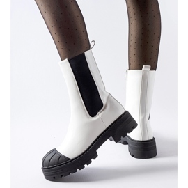 Bottes Porcigatone isolées classiques blanches 3