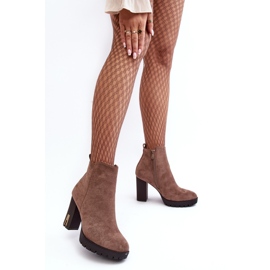Bottes classiques à talons hauts en daim marron Amy brun 3