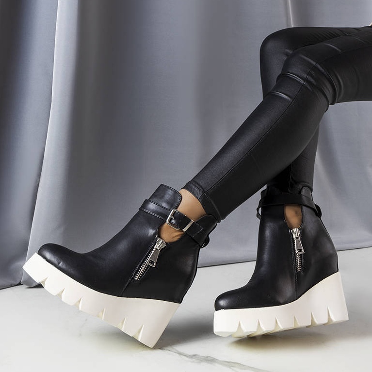 Bottes compensées noires de Sherri le noir 1