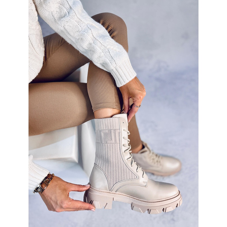 Travailleurs avec une tige flexible Calling Beige 1