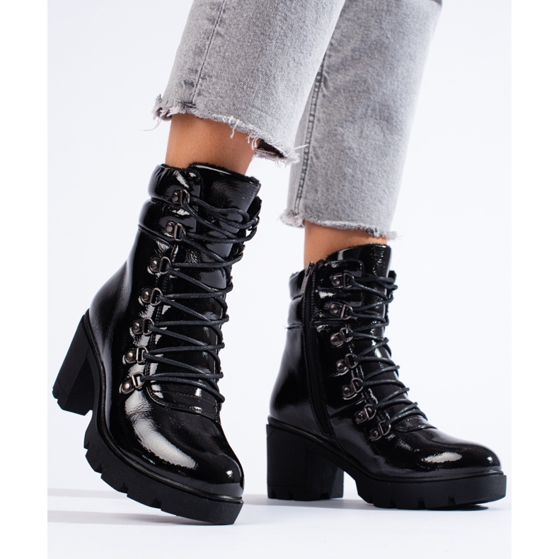 Bottes de travail isolées pour femmes en cuir écologique verni le noir 1