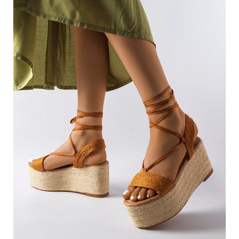 Espadrilles marron sur la plateforme Silvetta brun 2 Espadrilles marron sur la plateforme Silvetta brun 2