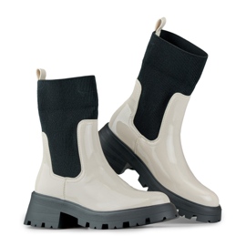 Travailleurs en cuir verni beige avec tige flexible 2 Travailleurs en cuir verni beige avec tige flexible 2