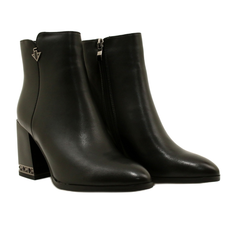 Bottes isolées noires pour femmes avec Filippo DBT4842 / 23 BK le noir 10