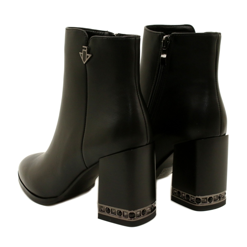 Bottes isolées noires pour femmes avec Filippo DBT4842 / 23 BK 8
