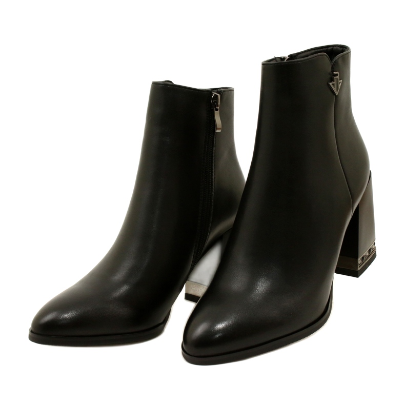 Bottes isolées noires pour femmes avec Filippo DBT4842 / 23 BK 7