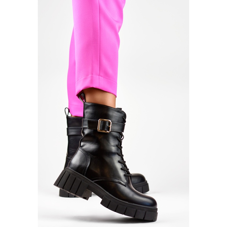 Chaussures de travail noires élégantes pour femmes avec une semelle épaisse 1