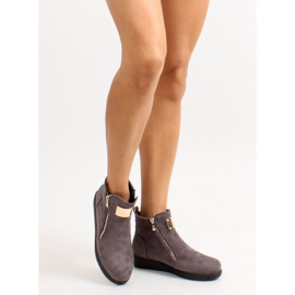 Bottines en daim avec une plaque dorée GG-32 Gris 8