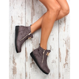 Bottines en daim avec une plaque dorée GG-32 Gris 7