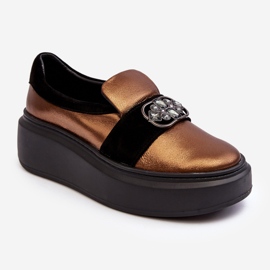 Chaussures en cuir pour femmes sur la plateforme avec décoration Laura Messi 2697/744-300 Or d'or 1 Chaussures en cuir pour femmes sur la plateforme avec décoration Laura Messi 2697/744-300 Or d'or 1