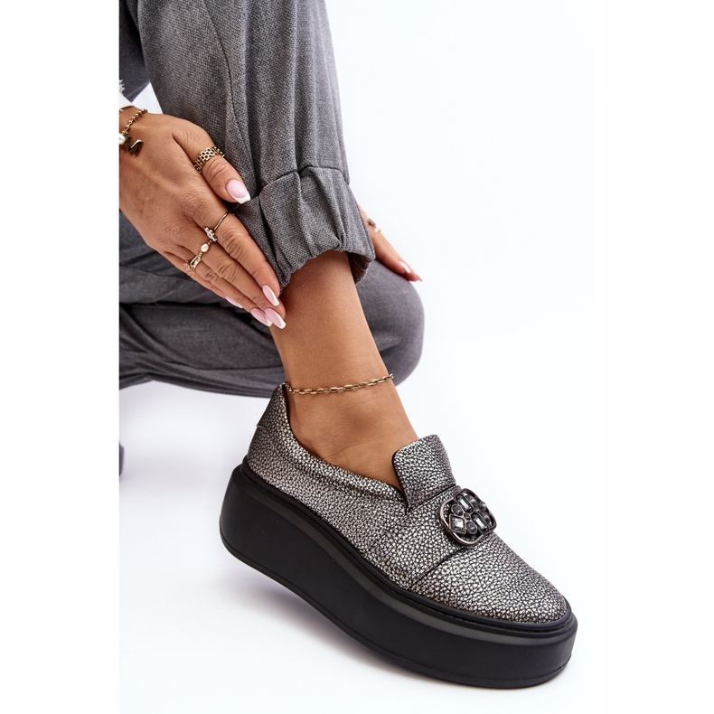 Chaussures en cuir pour femmes sur la plateforme avec décoration Laura Messi 2697/810 argent 1