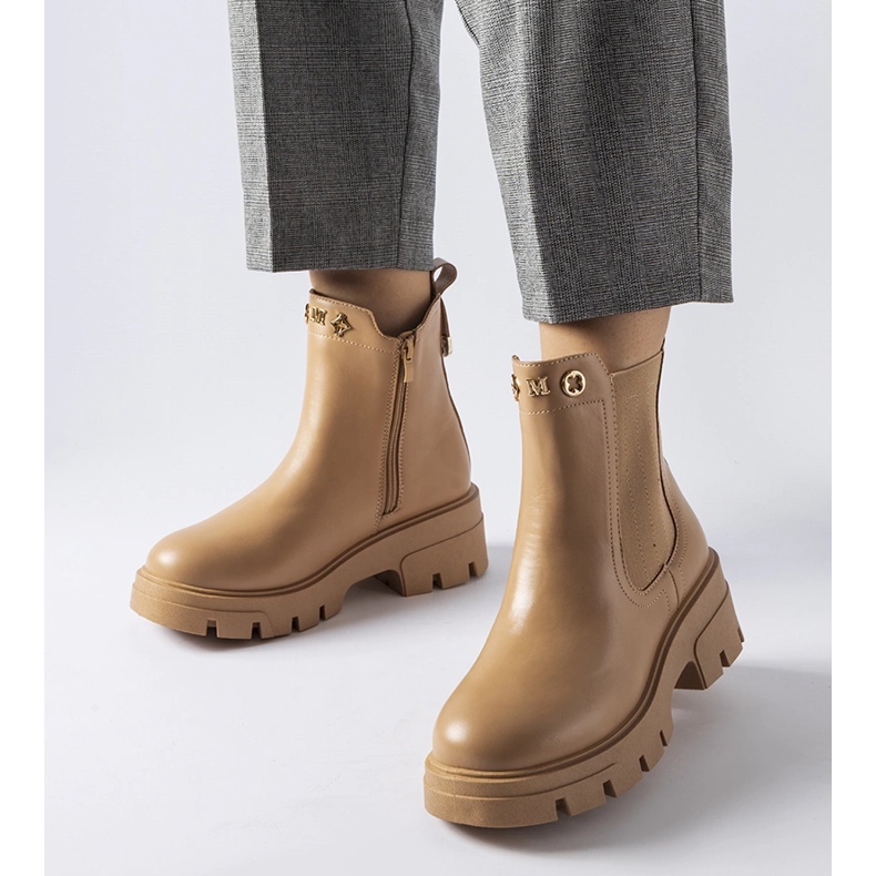 Bottines décoratives isolées beiges par Federica 1