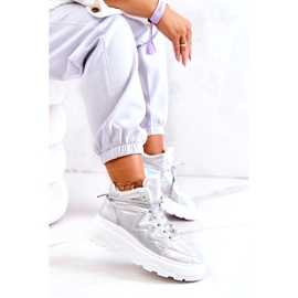Chaussures de sport isolées en argent pour femmes 1
