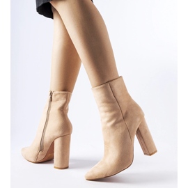 Bottines en éco-daim beige par Borgetto 2