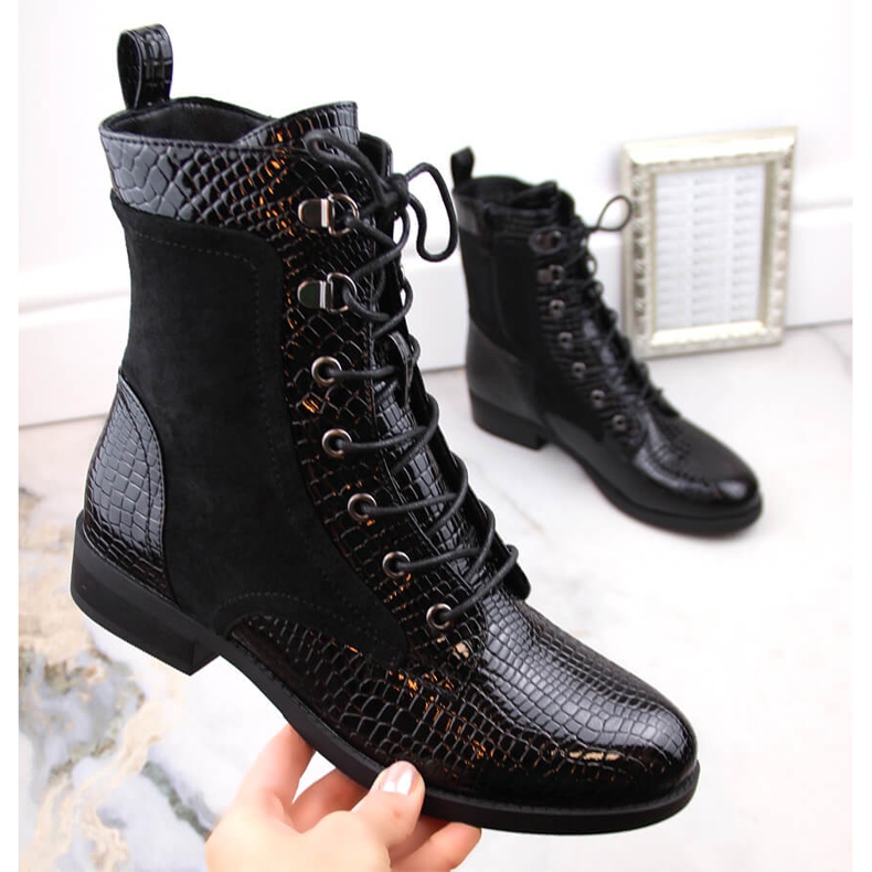 Bottines femme talon plat, isolées, noires Filippo DBT4823 le noir 1